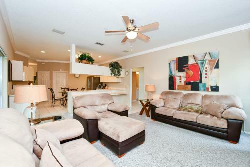 Private, Peaceful, Lakeside, Fully-fenced Yard