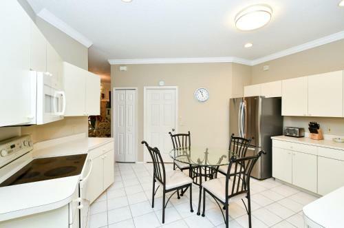 Private, Peaceful, Lakeside, Fully-fenced Yard