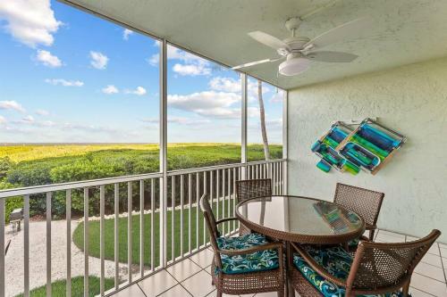 Serene Corner Unit At South Seas, Bay Views From Lanai & Bedroom