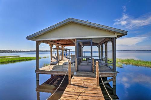 Lavish Clermont Home With Infinity Pool And Docks