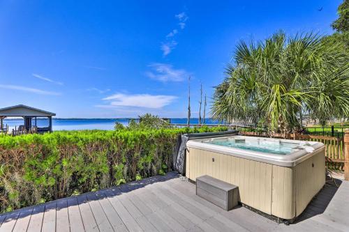 Lavish Clermont Home With Infinity Pool And Docks