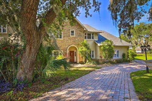 Lavish Clermont Home With Infinity Pool And Docks