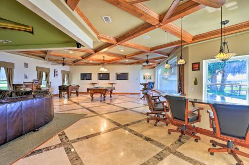 Lavish Clermont Home With Infinity Pool And Docks