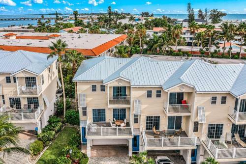 Beach & Bay Breeze 23