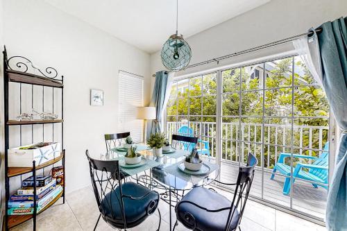 Beach & Bay Breeze 23