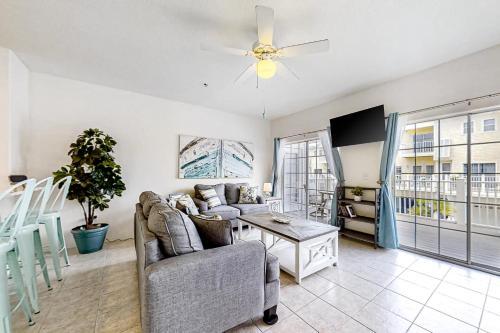 Beach & Bay Breeze 23
