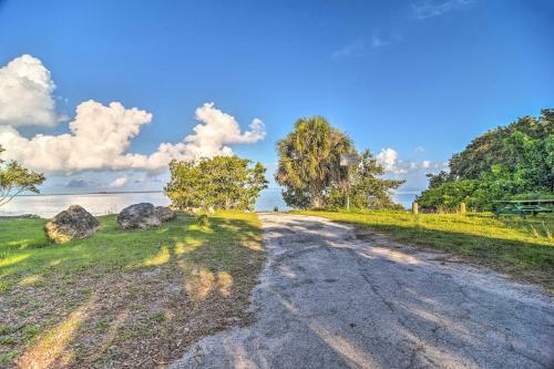Crystal Beach Hideaway - Steps To The Sand!