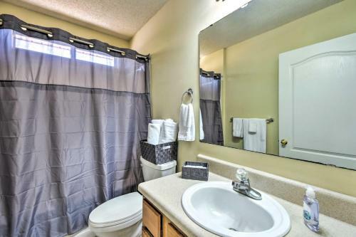 Sunny Fl Getaway On 1 Acre With Patio And Porch!