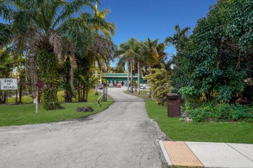 Hostal Oasis Container Home On 3 Acres