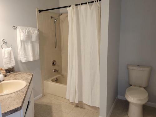 Beautiful Townhouse Easy Access To Everything.