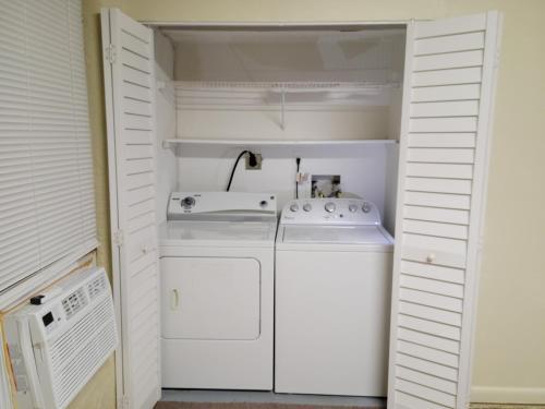 Beautiful Townhouse Easy Access To Everything.