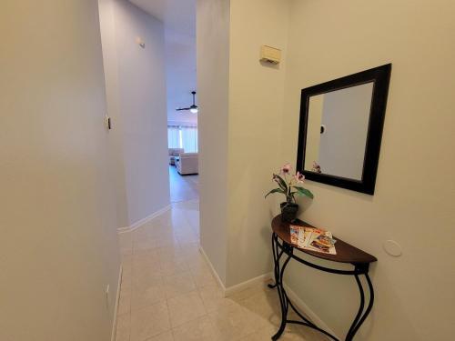 Beautiful Townhouse Easy Access To Everything.