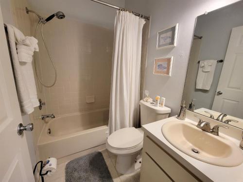 Beautiful Townhouse Easy Access To Everything.