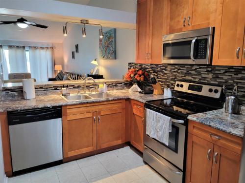 Beautiful Townhouse Easy Access To Everything.