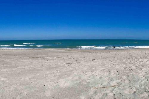 Sparkling 2bed 1bath Beach Home - Unit 214