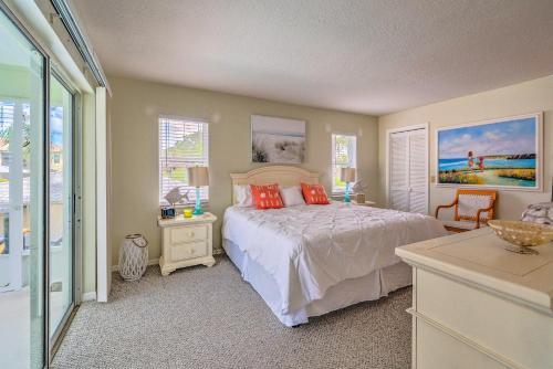 Waterfront Home With Dock, Kayaks, Pool And More!
