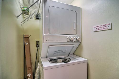 Apartamento Clearwater Condo Retreat About 4 Mi To Beach!