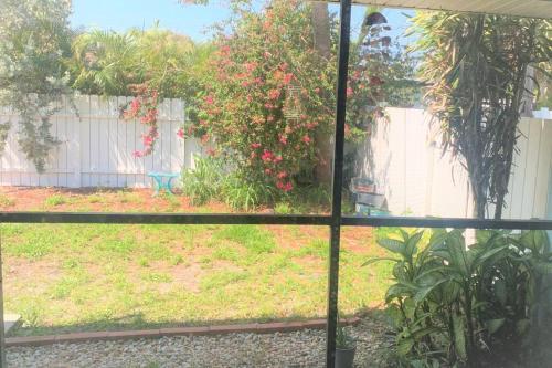 Bright And Beachy 2bed 1bath Home - Unit 210