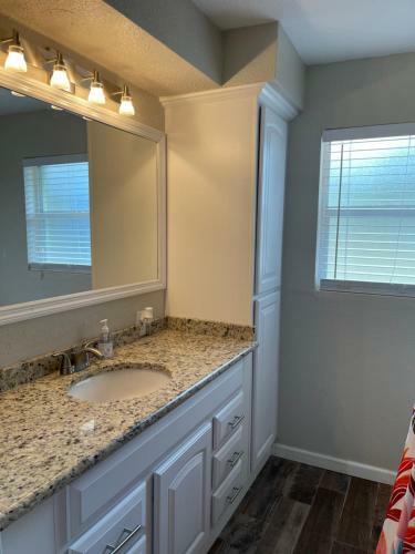 Spacious 3 Bedroom House 15 Mins From Clearwater Beach!