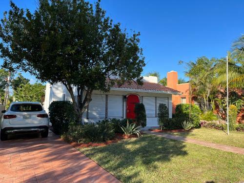 Dania's Cottage At Dania Beach
