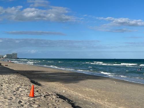 Dania's Cottage At Dania Beach