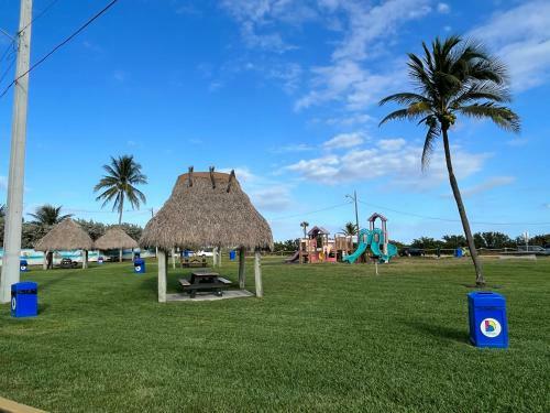 Dania's Cottage At Dania Beach
