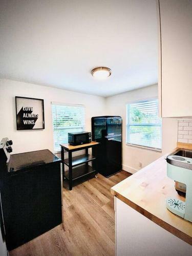 New! Modern Cozy Tiny Home W/ Pool. Pure Paradise