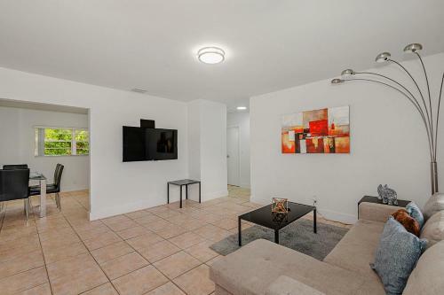 New Private 2 Bedroom Minutes From Beach And Casino