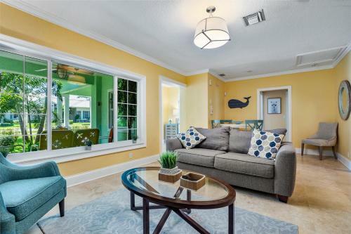 3b Allure W/heated Pool & Jacuzzi, 5min To Beach!