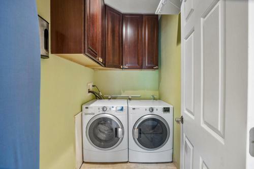 3b Allure W/heated Pool & Jacuzzi, 5min To Beach!