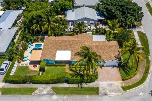 3b Allure W/heated Pool & Jacuzzi, 5min To Beach!