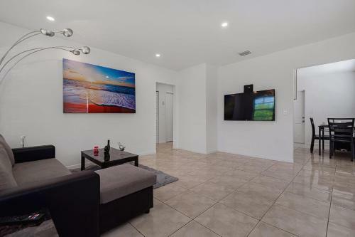 2 Bedroom House Minutes From Beach And Casino