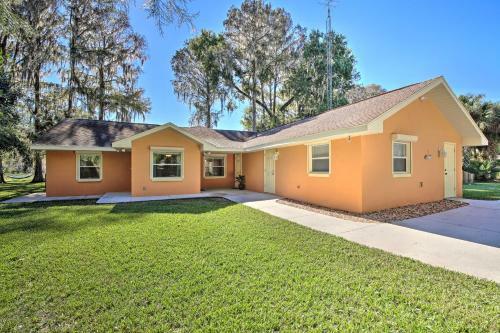 Rainbow River Oasis With Kayaks And Furnished Sunroom!