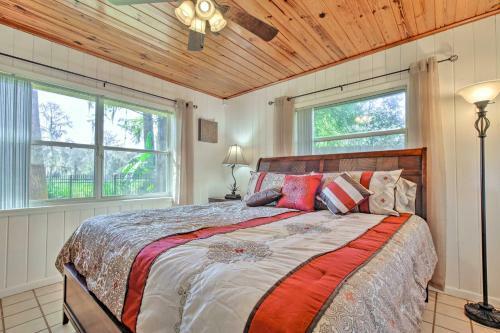 Rainbow River Oasis With Kayaks And Furnished Sunroom!