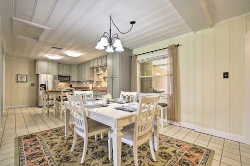 Rainbow River Oasis With Kayaks And Furnished Sunroom!