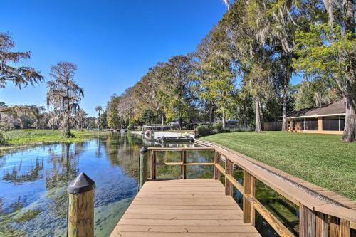 Rainbow River Oasis With Kayaks And Furnished Sunroom!