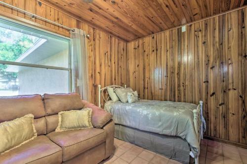 Rainbow River Oasis With Kayaks And Furnished Sunroom!