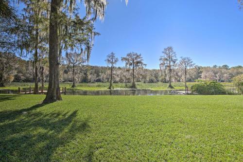 Rainbow River Oasis With Kayaks And Furnished Sunroom!
