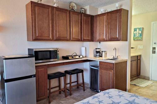 Castaways Beach Resort Condo Unit 514