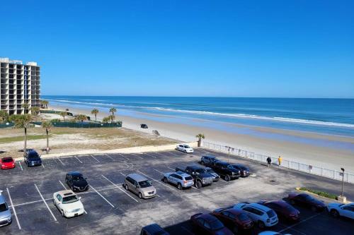Castaways Beach Resort Condo Unit 514