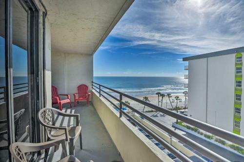 Apartamento Sleek Beachfront Getaway With Community Perks!