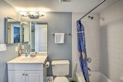 Apartamento Sleek Beachfront Getaway With Community Perks!