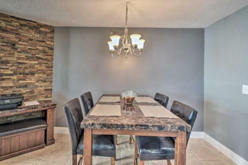 Apartamento Sleek Beachfront Getaway With Community Perks!