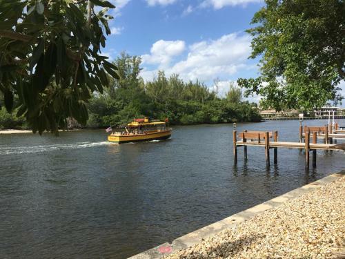 Intracoastal Waterfront Bungalo