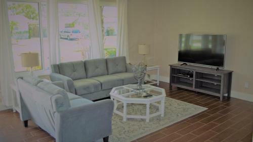 Villa Deerfield-private Resort Style Home Mins To The Beach