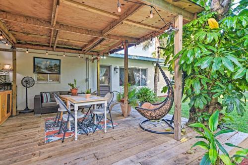 Boho Chic Home With Outdoor Oasis - Near Beach!