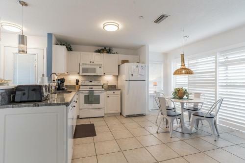 Apartamento Sunset Views + Steps From The Beach Duplex