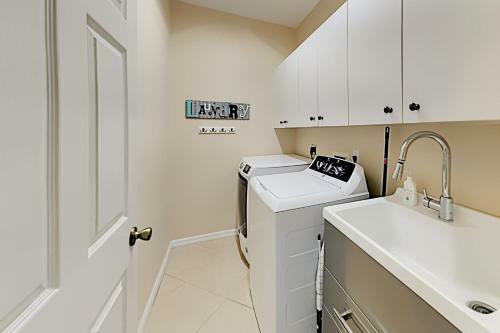 Sea-renity Luxury Villa 8284
