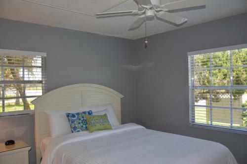 Immaculate Englewood Condo 1st Flr