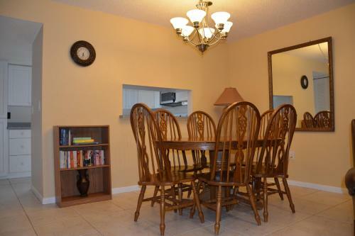 Immaculate Englewood Condo 1st Flr